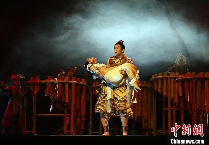 圖為《花腰竹女》演出劇照?！↑S興鴻 攝