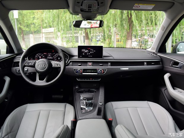 一汽-大眾奧迪 奧迪A4L 2017款 45 TFSI quattro 風(fēng)尚型 一汽-大眾奧迪 奧迪A4L 2017款 45 TFSI quattro 風(fēng)尚型