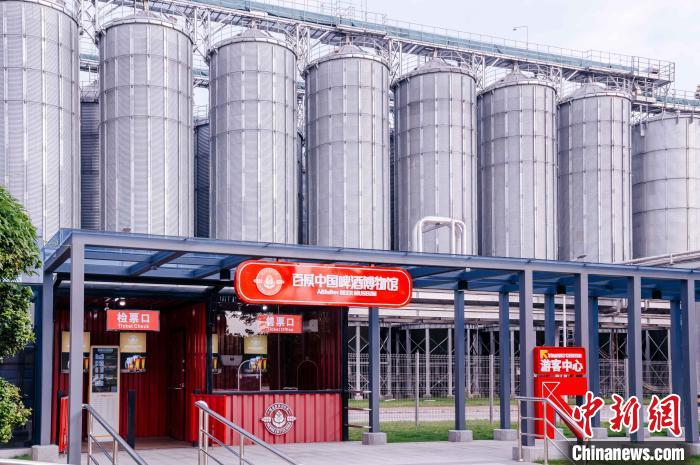 圖為基地原料立倉?！±钅宪?攝