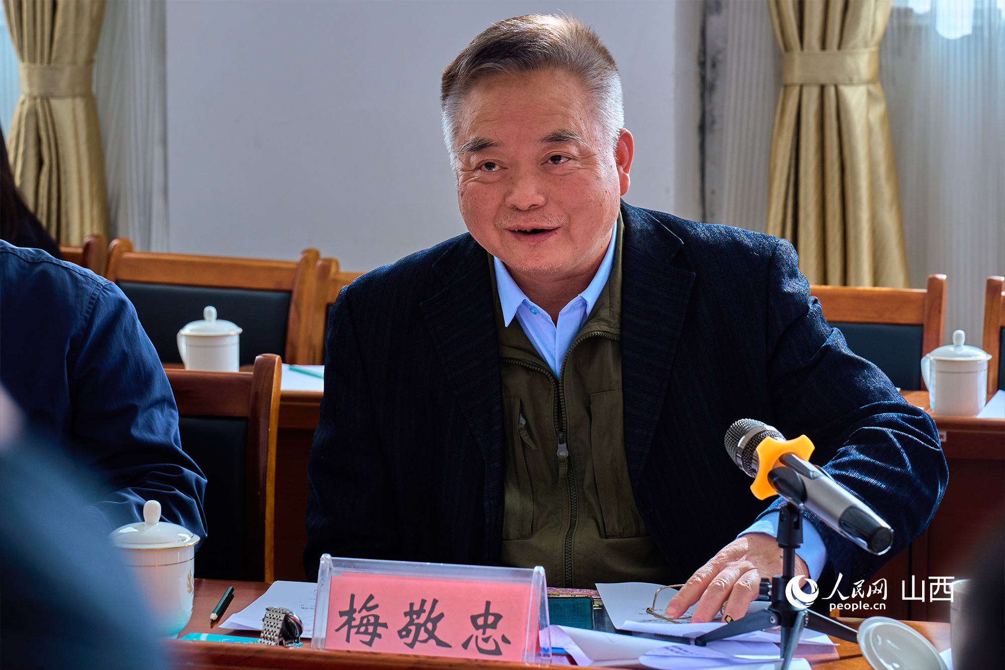 中央黨校(國家行政學(xué)院)文史教研部原副主任、教授梅敬忠。人民網(wǎng) 張超寧攝