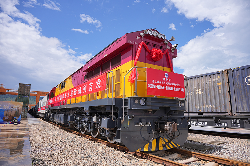 “鄭和號(hào)”海公鐵國(guó)際多式聯(lián)運(yùn)班列首發(fā)。騰俊國(guó)際陸港供圖