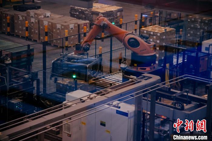 百威雪津啤酒莆田基地釀造幾乎都由自動化生產(chǎn)線完成，年產(chǎn)能達200萬噸?！±钅宪?攝