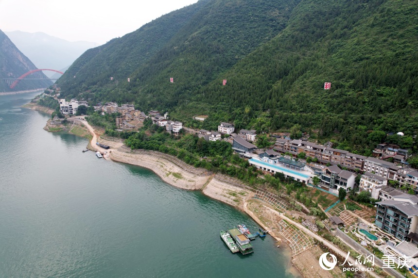 三峽里·竹枝村全長2.5公里，如一條絲帶分布于長江沿線。人民網(wǎng)記者 劉政寧攝