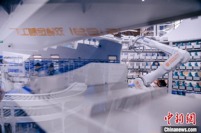 最快一個多小時，“私人訂制”的鞋子就能完成生產(chǎn)。　李南軒 攝