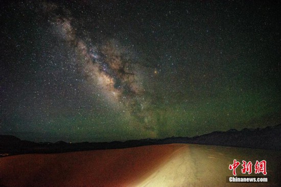 圖為6月20日晚，高原銀河風(fēng)光。曹枝清 攝
